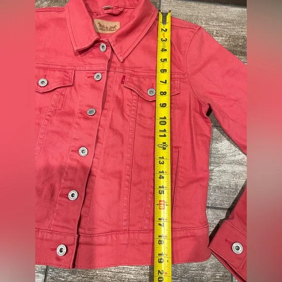 Levi's Women's Dark Coral Color Cropped Casual Jean Jacket Trucker Stretch Sz M - Picture 7 of 7